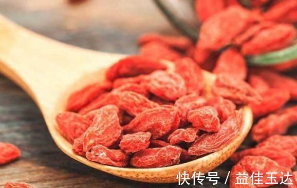 浸泡|枸杞和“此”是绝配,连续喝3天,肾脏得到双重滋养,补肾更养肝