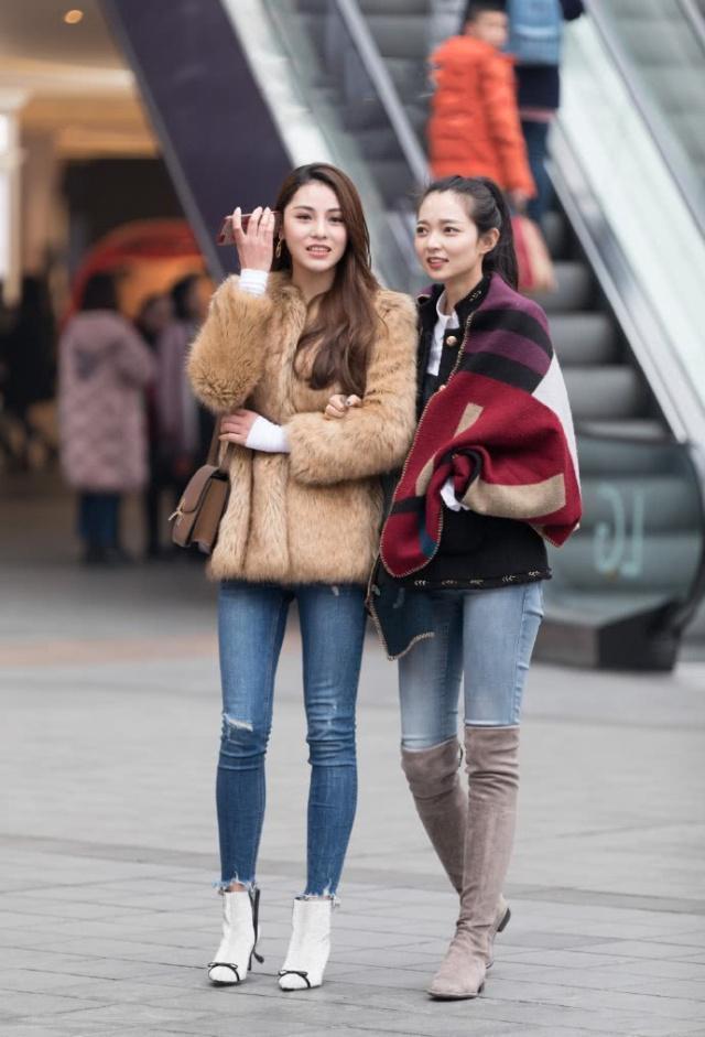 打底裤裤 背带牛仔裤,打造出十足的休闲范,看起来更加的年轻活力