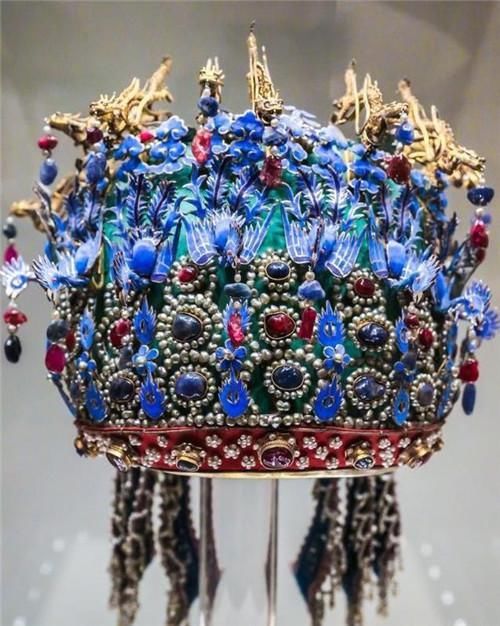 郭沫若|64年前定陵发掘旧照：郭沫若亲自指导，代价惨痛，图6是万历龙袍