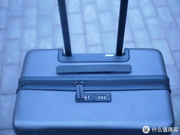 带娃出行大包小包不再愁，地平线8号旅行箱助我神力