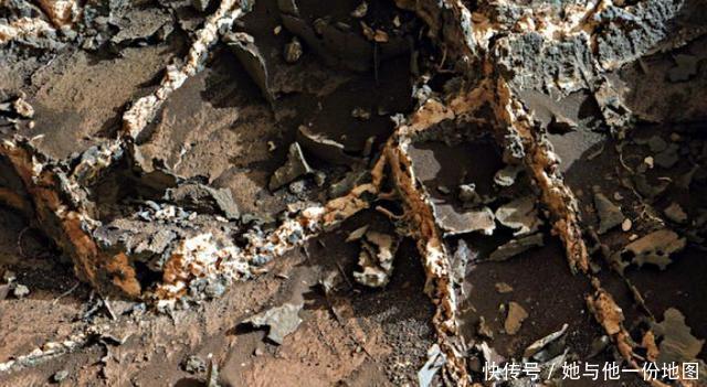 5500万公里外好奇号传回照片,火星车轮子开裂了,NASA:真实画面