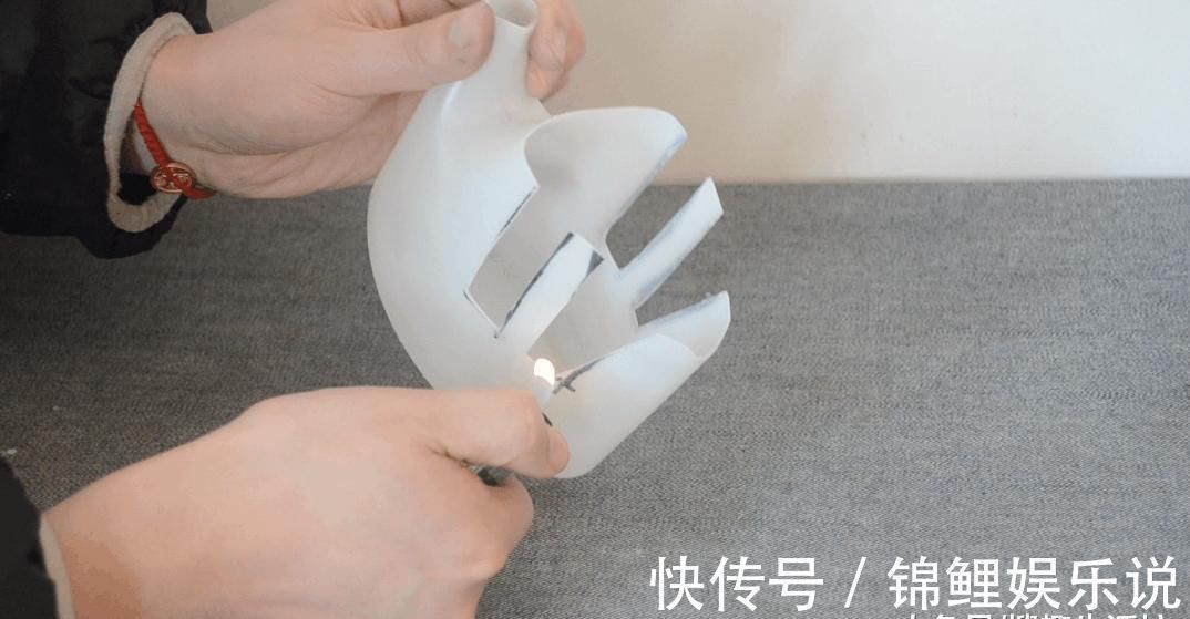 洗衣液瓶子别扔了, 简单剪几刀, 放在厨房这样用, 人人见了都夸好