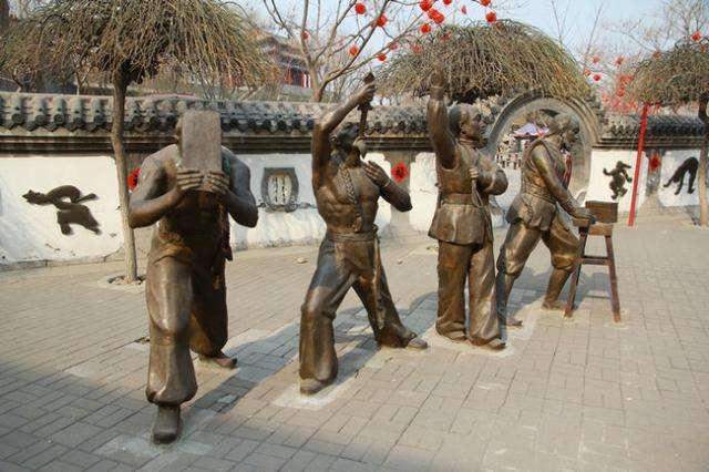 绝技#《闻见偶录》中,记录天桥的乞丐会“蛤蟆戏”,可惜这绝技失传了