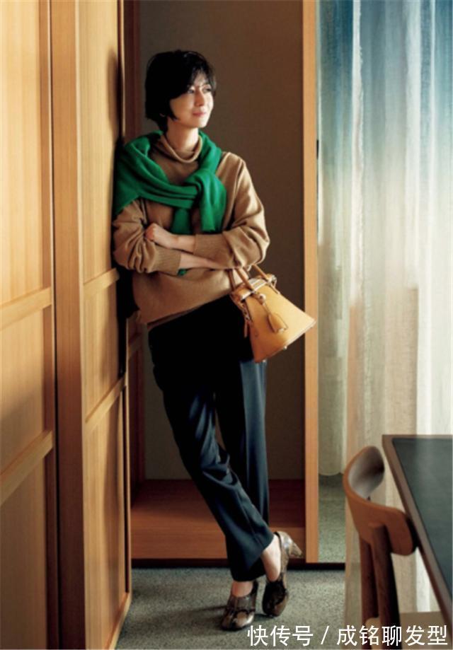 锥形裤|福冈佳子真是最会穿的女人,气质优雅审美独特,52岁依然光彩照人