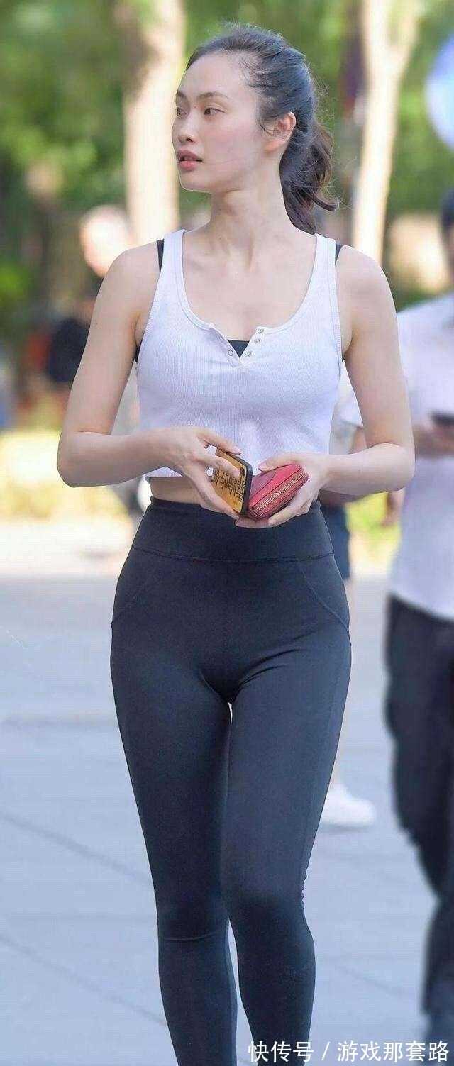 清爽 清爽穿搭非瑜伽裤莫属,利落又不乏活力感,时尚美丽!