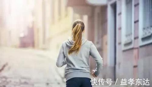 月经|月经量少“最怕”的几种食物，女人经常吃一些，月经慢慢变正常