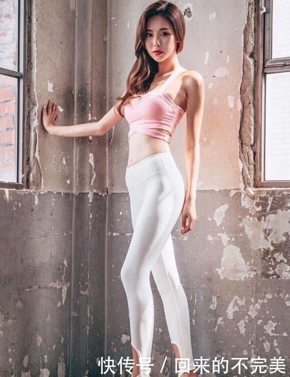 小姐姐|街拍:腿长白皙的小姐姐,丰腴有致,时尚感十足很有看头!