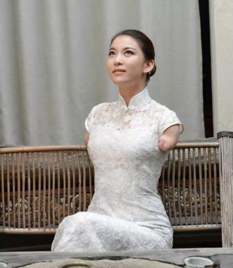 《非诚勿扰》无臂女孩与小伙牵手成功后，下台被甩的她现在如何