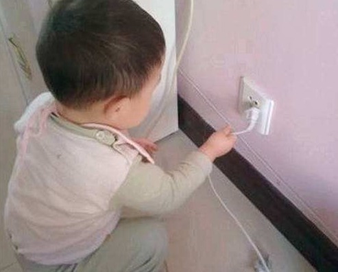 小鹿|4岁女儿被送到农村奶奶家,活捉大鹅太彪悍,小公主秒变“村霸”