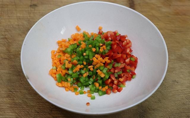  食欲|面条的花样做法，鸟巢，拿来盛菜有档次有食欲，待客也很有面子