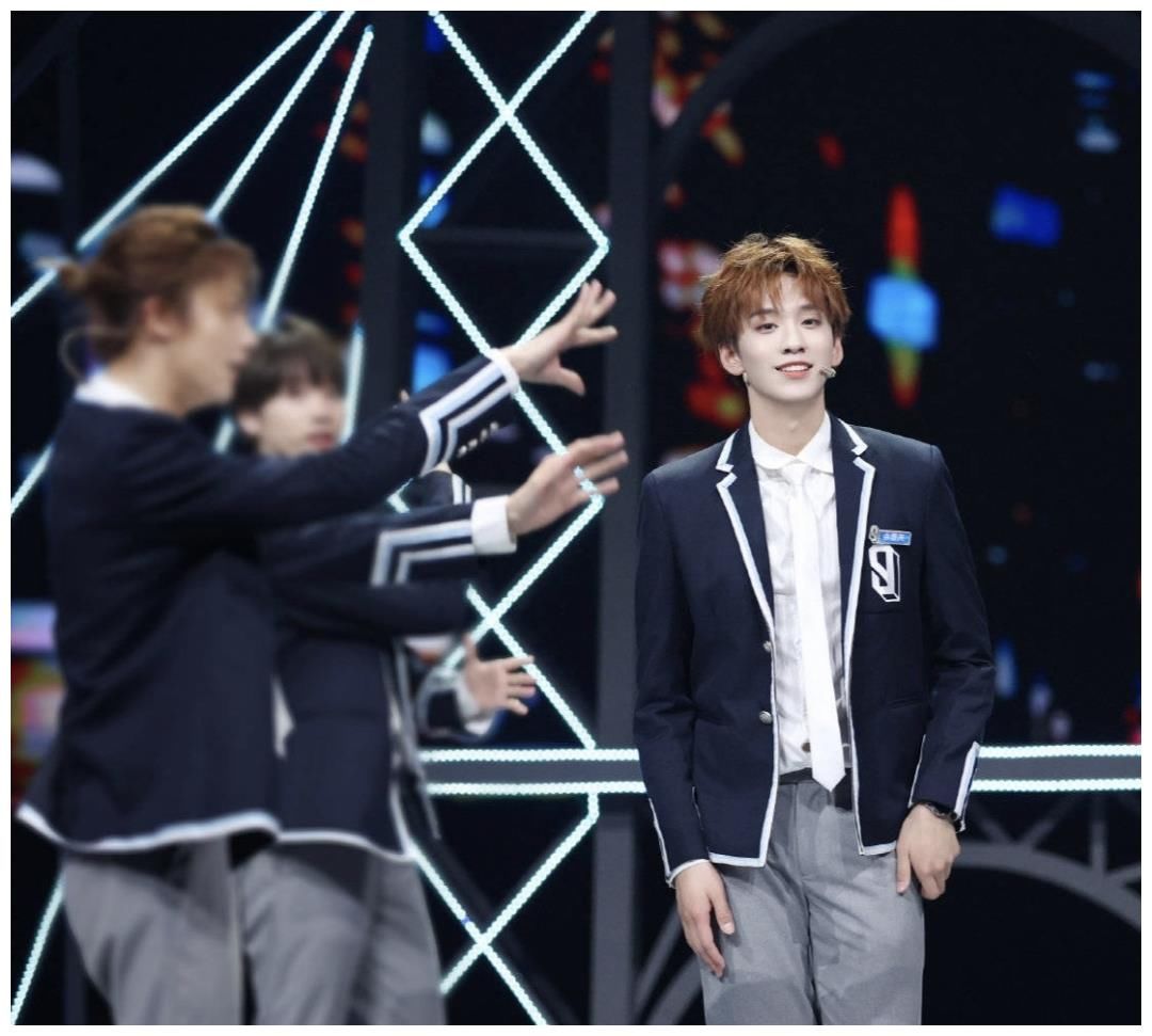 余景天不退赛还有望C位出道？网传罗一舟C位已定，猕猴桃的魔咒