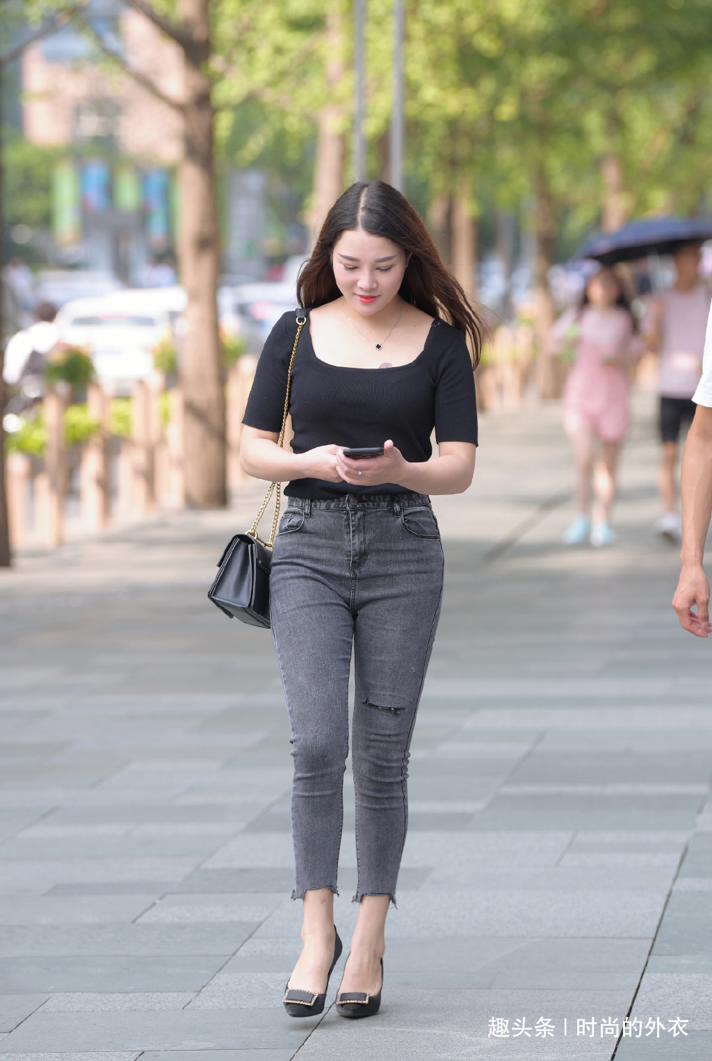 女生 微胖女生的夏日穿搭,简单休闲又显瘦,值得借鉴