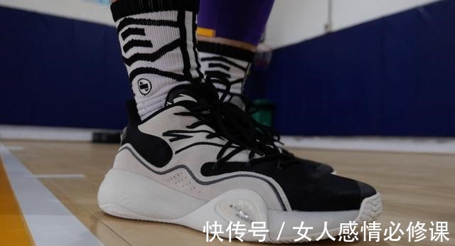 鞋面 出众脚感+超高颜值!水泥泡泡诠释何为性价比神器!