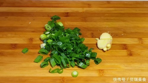  味道|鲶鱼好吃有诀窍，做好关键2步，鲶鱼土腥味全无，味道特别鲜美