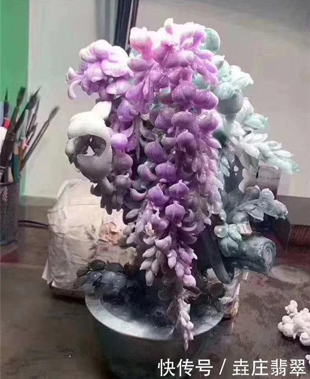 翡翠原石切开又脏又嫩,一番神操作后,竟价值6位数!