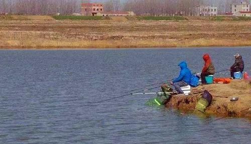 冬季钓鱼先找鱼窝，天气越冷鱼藏得越深，这些位置最容易藏鱼！