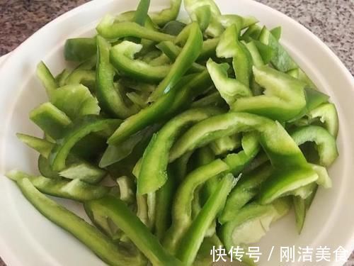 青椒籽|炒牛肉时,想要牛肉嫩滑又不老,只需加入1样东西,很多人都不懂
