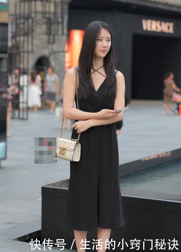精致|小姐姐的黑色长裙,搭配高跟鞋更有气质