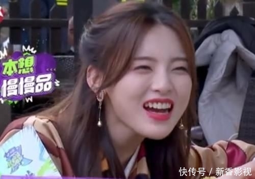 杨超越与薛之谦比赛吃饭,张嘴时下巴突然“错位”?导演看傻都忘救场