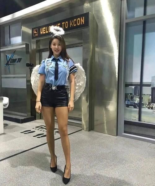 身材|42岁的“冻龄美女”，俘获小14岁的男友，紧致身材让人羡慕不已