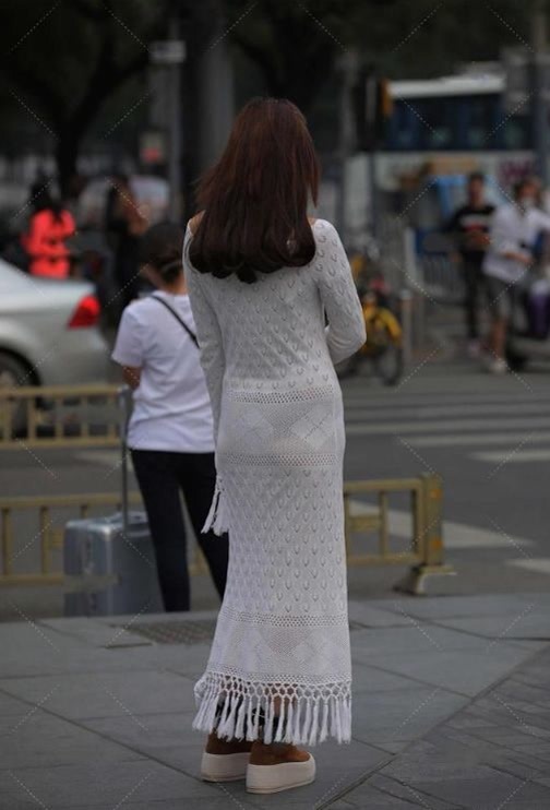 修身长裙 深灰色修身长裙,上身舒适,时尚大气