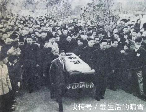 胡风$鲁迅先生的葬礼有多隆重:国母宋庆龄主持,胡风、巴金抬棺!