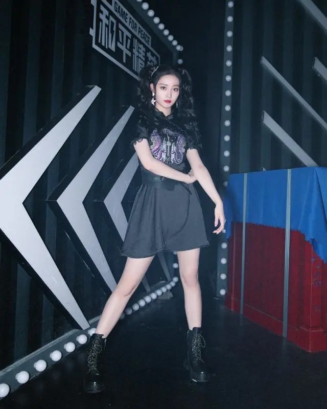 灵动|徐艺洋的女团身材“真香”,穿旗袍裙扮在逃公主,漫画腰抢镜