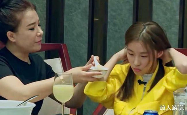 農(nóng)村|她是當年參加變形計的少女，吃飯要人喂，如今怎么樣了