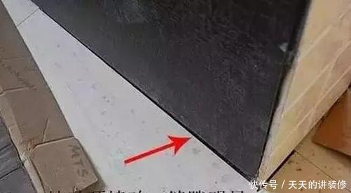 工人|头次见卫生间贴瓷砖留空一排,开始以为工人偷懒,一问才知好处多