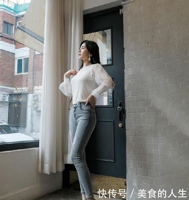 牛仔裤小姐姐,秀出优美曲线魅力迷人,优雅气质小女人