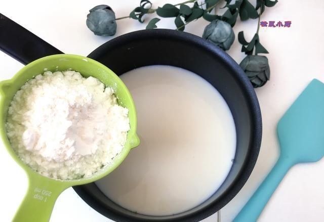 家有剩余的巧克力吗给孩子做个漂亮的巧克力奶球吧,简单好吃