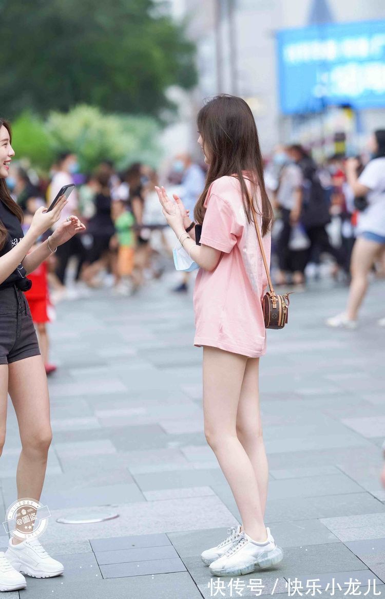 穿搭 时尚俏皮的连衣裙穿搭呈现时髦气息,散发高雅气质,舒心自然