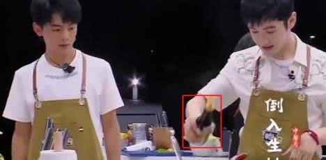 劇本|黃曉明做西紅柿翻車,曾經(jīng)卻能做一桌子美食,令人質疑是劇本安排