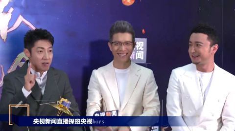 央視秋晚現(xiàn)場照片流出，人氣明星撐起臺面，央視boys搶話嚴(yán)重