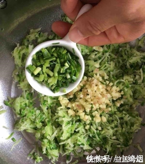 蘿卜|它是小人參，一元一斤，常吃潤肺排毒助消化，夏月吃它正當季！