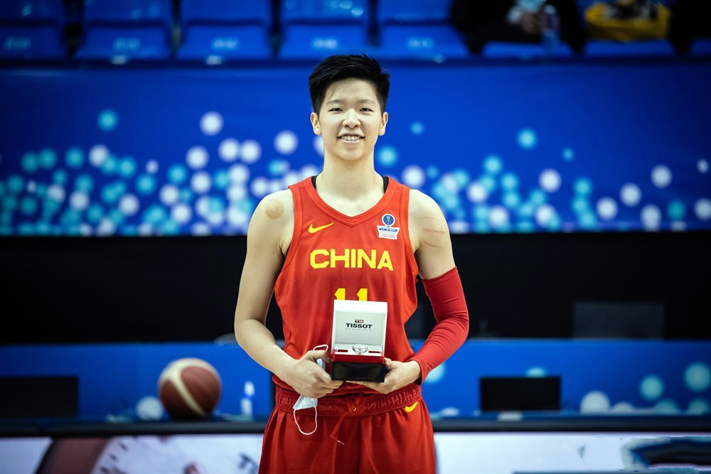 法国队|黄思静三十分,七人得分上双,单场破百,女篮胜法国收获两点进步