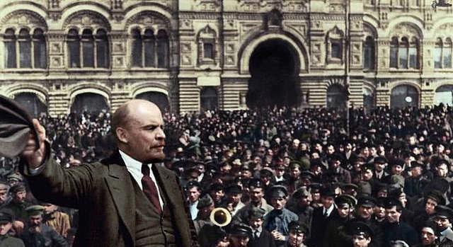 技术工人|斯大林是如何控制那些高干的除清洗外,还用特权、钱袋制度收买