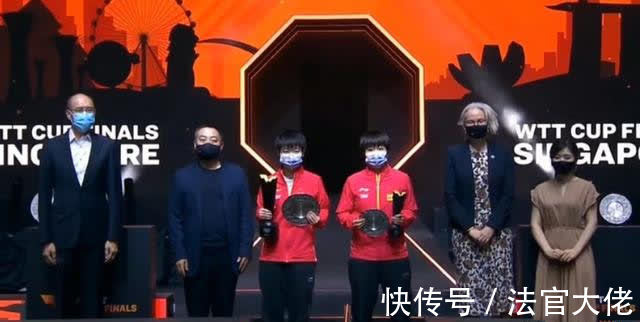 日本乒乓球|福原爱真漂亮！国乒大将赵子豪和福原爱合影，离婚后的她更加靓丽