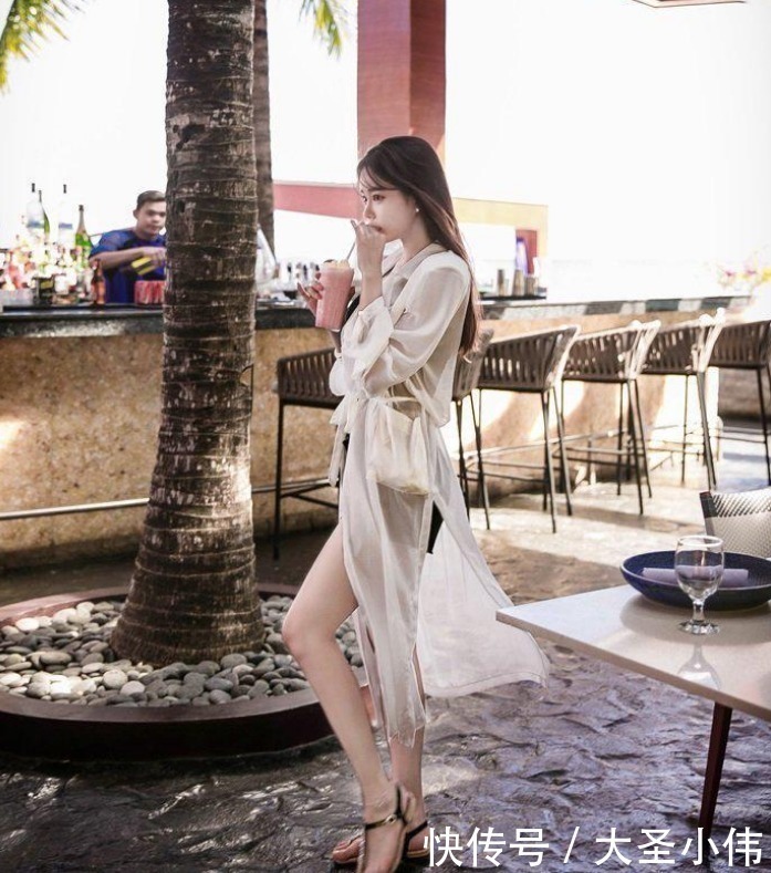 老板|美女街拍表嫂才上班一天,就被老板带去海边玩,穿得这么清凉是给谁看啊
