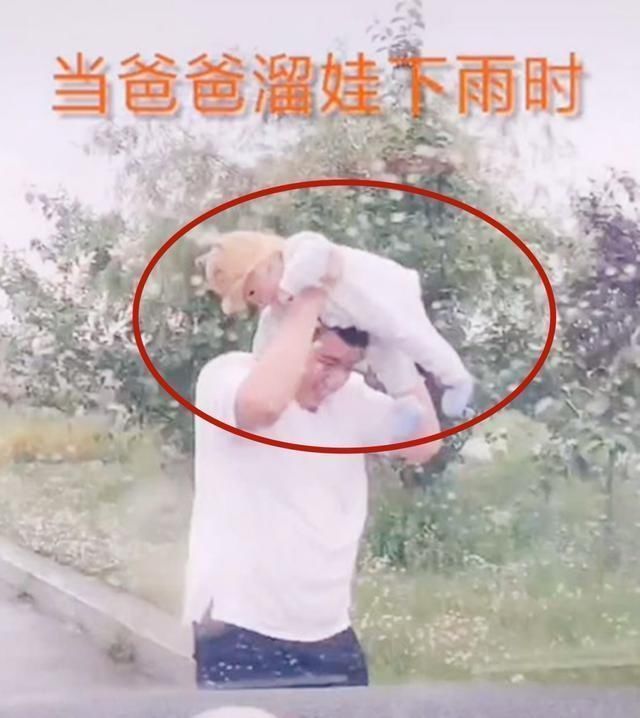 思维方式|当爸爸溜娃下雨时,“宝宝牌雨伞”就此诞生,宝妈看到彻底无语