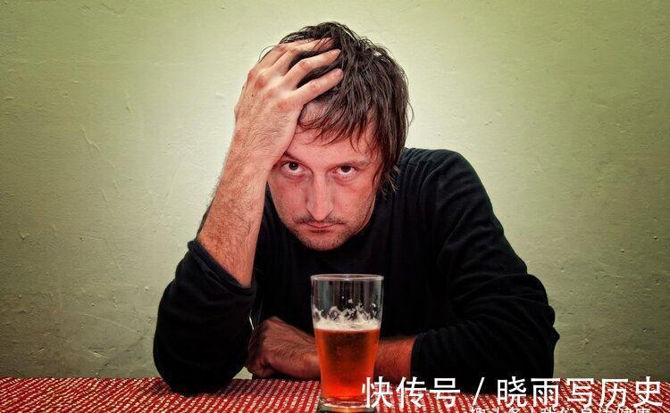 戒酒|没有一口酒是有益的!柳叶刀:每天喝一点,一年喝出74万癌症