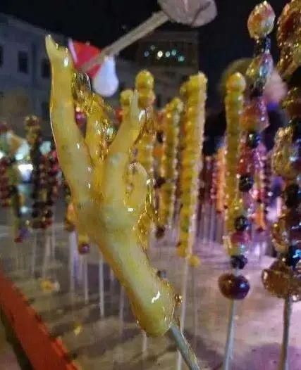 辣条|猪蹄、辣条、方便面......“暗黑”糖葫芦火了！