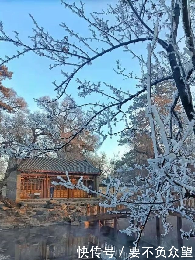 难得一见：冬至这天，承德避暑山庄热河泉边出现奇特雾凇景观