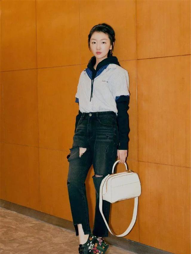 这种“防晒穿法”，叫“长T+短T”，清爽前卫又个性