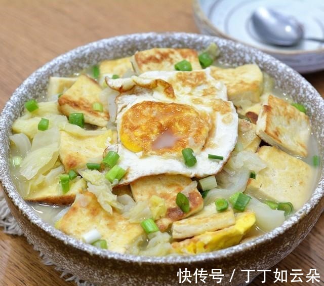 白菜豆腐煎蛋汤！