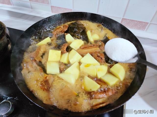 天冷了,家有孩子别不懂吃,这几样做一锅,暖身营养多,孩子长个