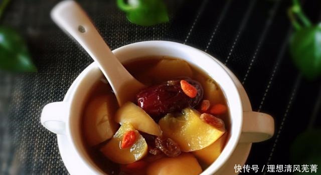 冬天,苹果和它是绝配,简单煮一煮,营养极高,天越冷吃着越舒服