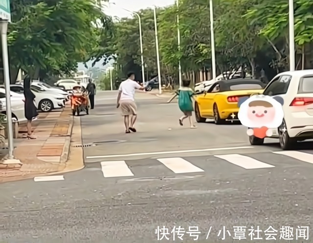 |一女子躺在路上拍段子,还张开双腿手叉腰撒娇,车到身后都不知道