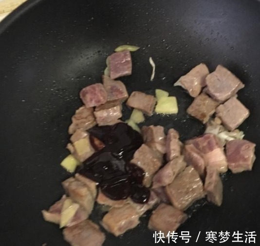 黑椒牛肉粒|这肉含有18种氨基酸,再贵也要吃,含钙量比猪肉高一倍,孩子爱吃