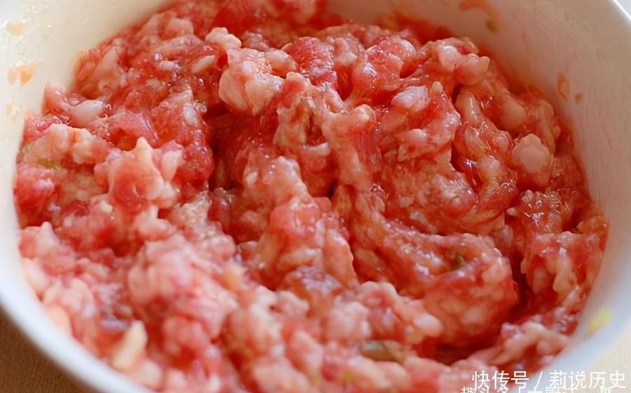 接下来|天冷啦,大厨教你在家做手工灌肠,口感甜辣,学会不怕冬天没菜吃